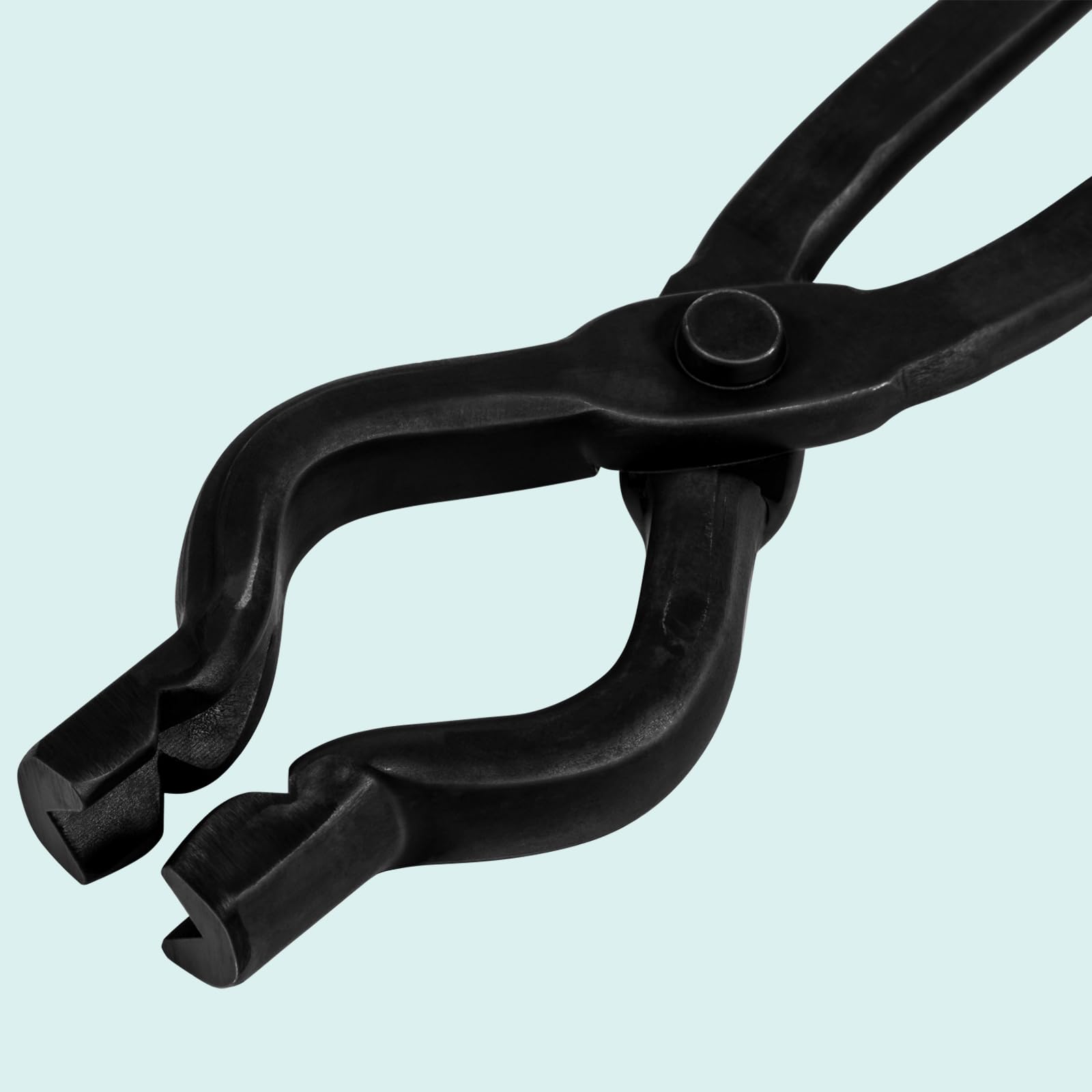 Bonbo handle profile illustrating balance and comfortable control during forging