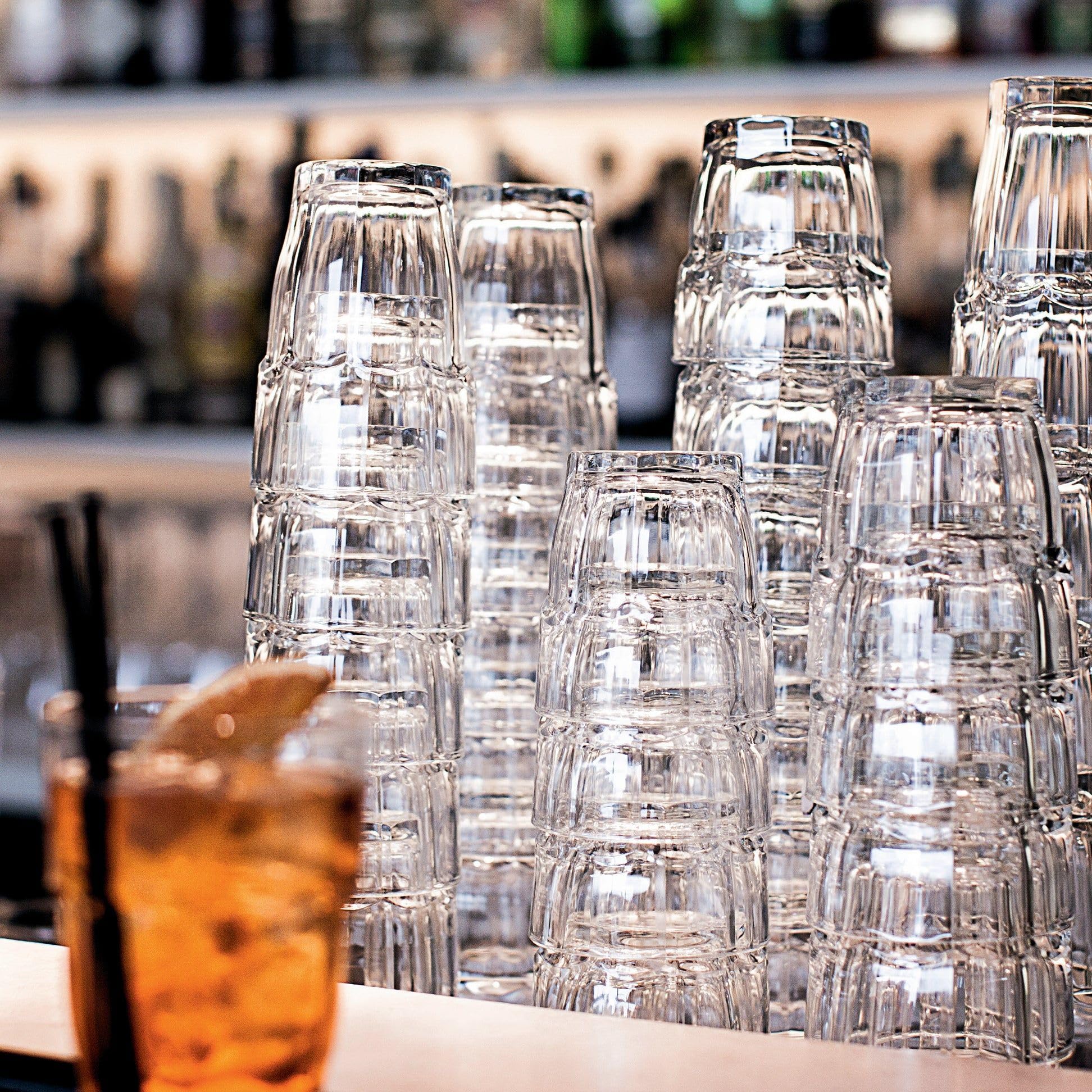 Bormioli Rocco glass in dishwasher symbol illustrating easy-clean durability