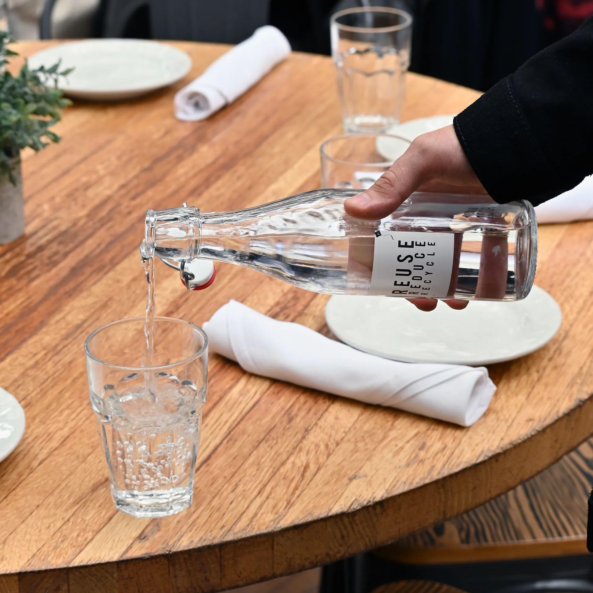 Bormioli Rocco cooler filled with ice and lemon showcasing refreshment appeal