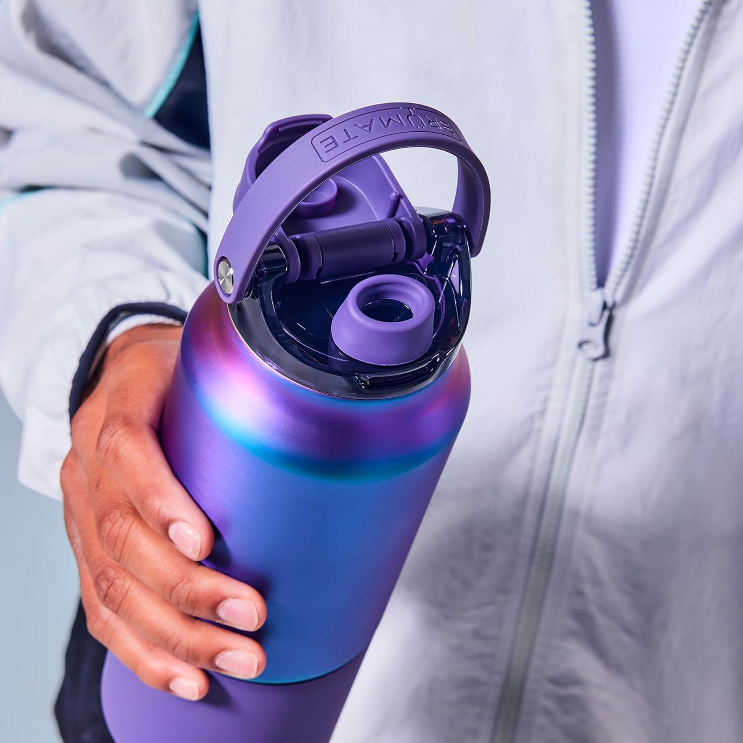 BrüMate Rise held in hand to show 25oz scale and everyday portability