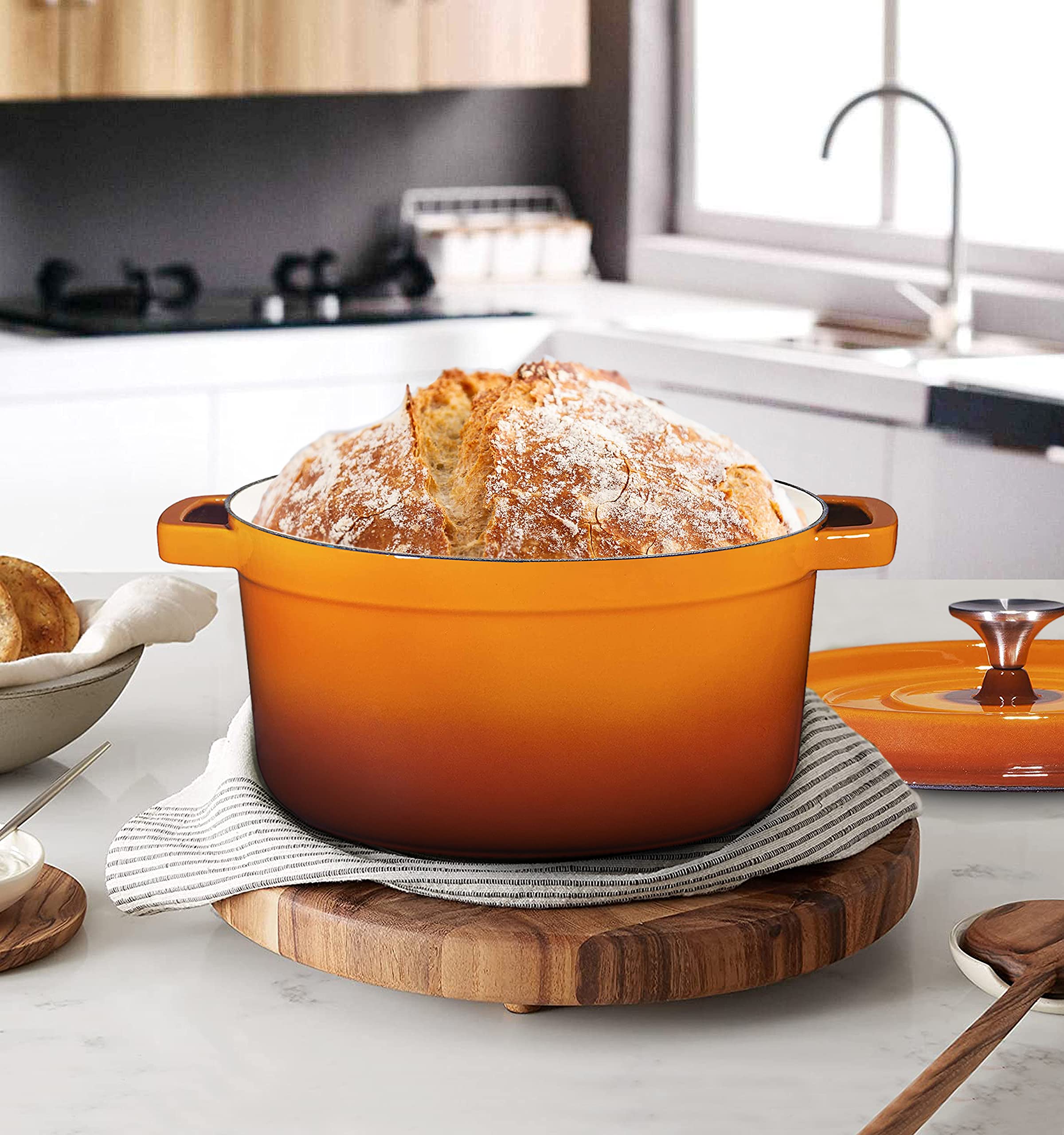 Bruntmor Dutch oven lid underside showing tight seal that locks in moisture