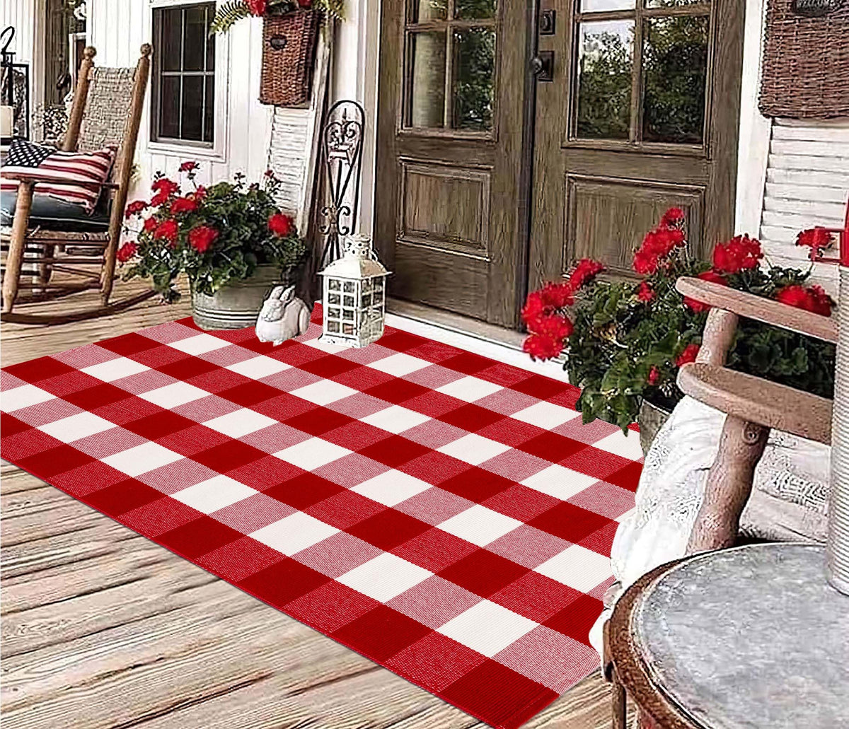 BUAGETUP front porch rug full view showcasing plaid and festive appeal