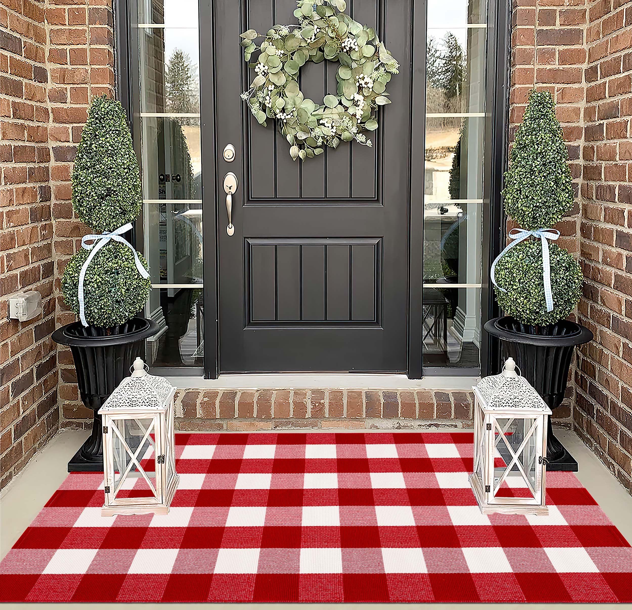 BUAGETUP staged entryway lifestyle photo adding warm holiday welcome