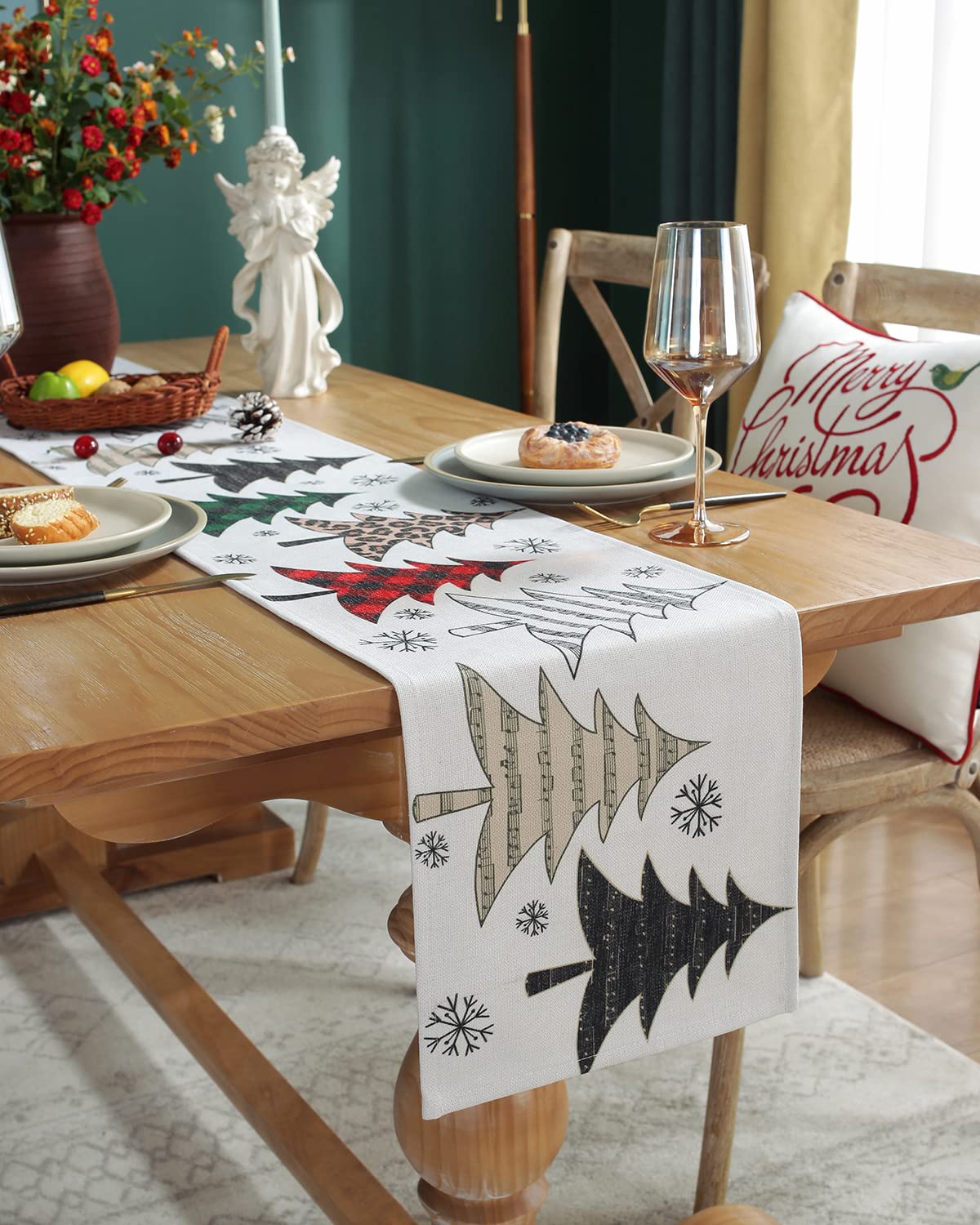 BUBOLIVE front view of runner showing holiday print and full length protection