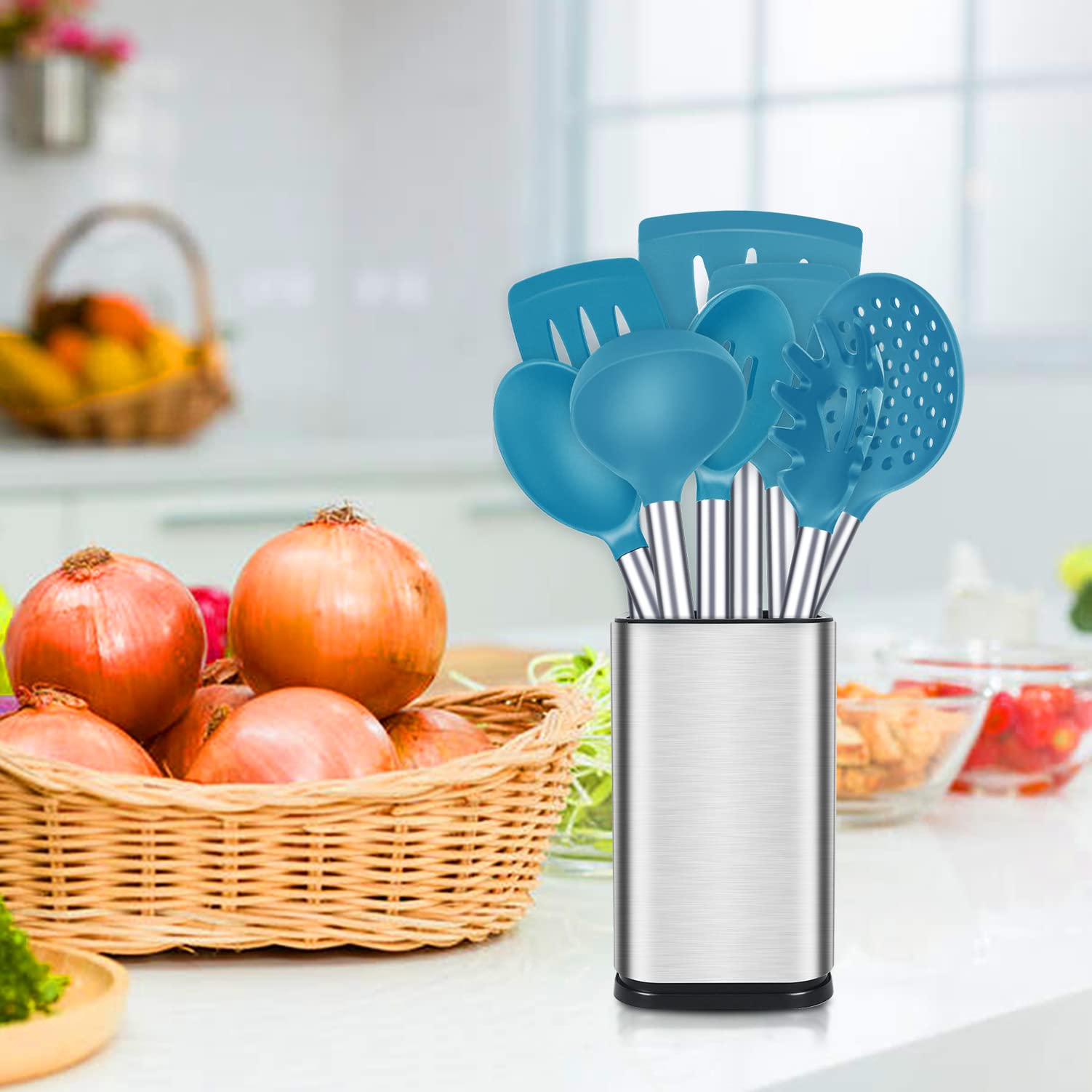 BUNDLEPRO skimmer removing boiled vegetables, quick draining for efficient cooking