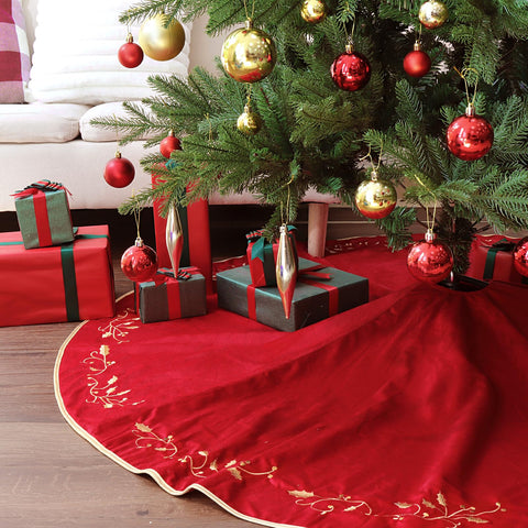 Bunny Chorus skirt under tree with gifts shows full 60-inch coverage