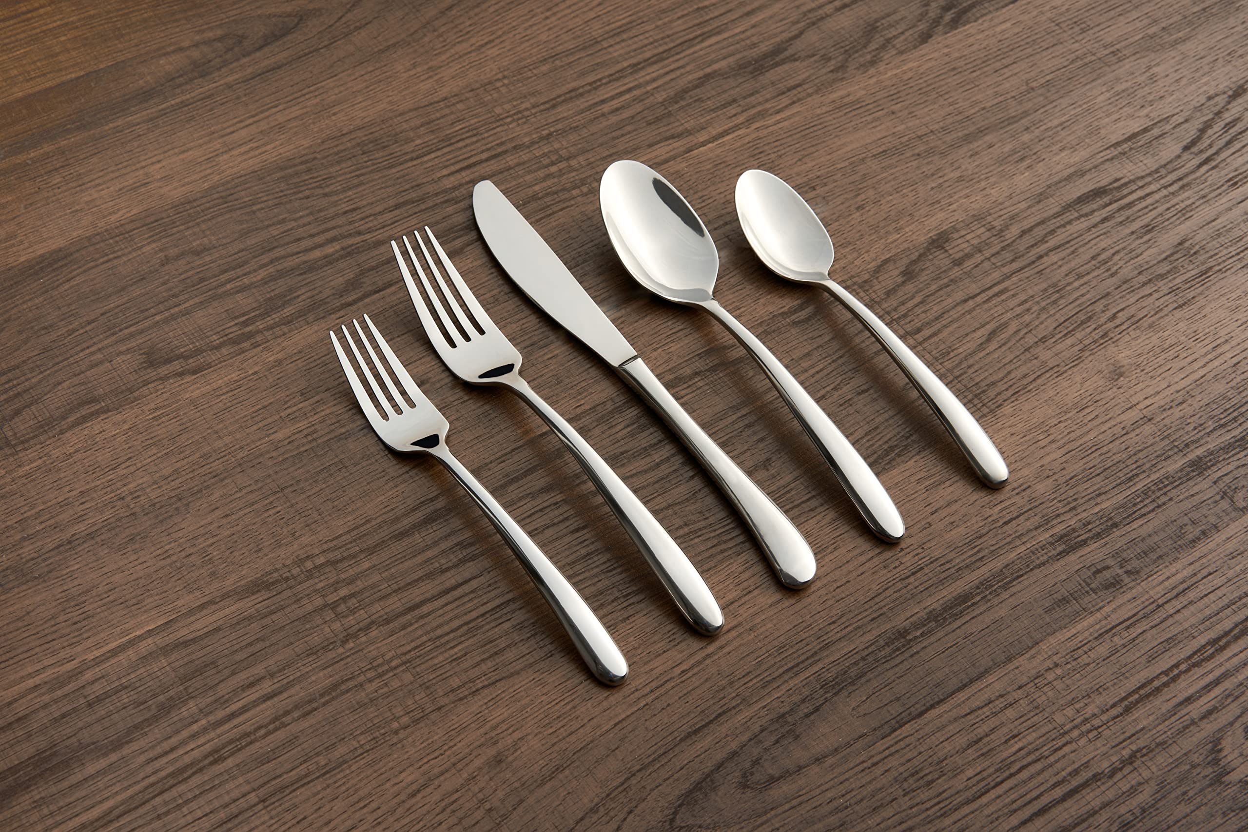 CAMBRIDGE Jude handle close-up showing tapered grip and ergonomic comfort