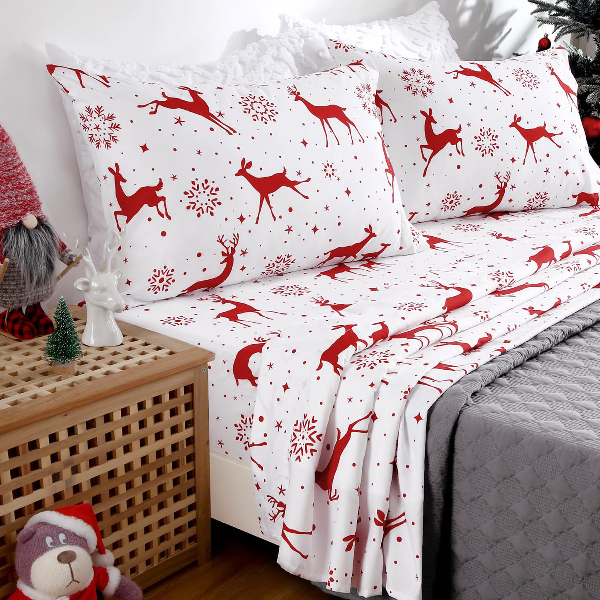 CAROMIO front packaging showing festive reindeer design and set contents benefit seasonal decor