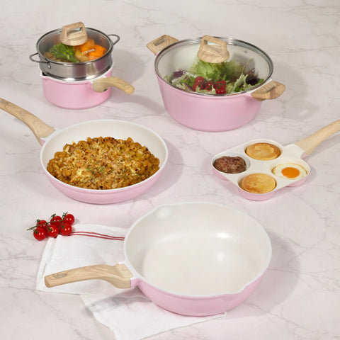 CAROTE pink pan next to hand for scale, demonstrates compact and versatile size