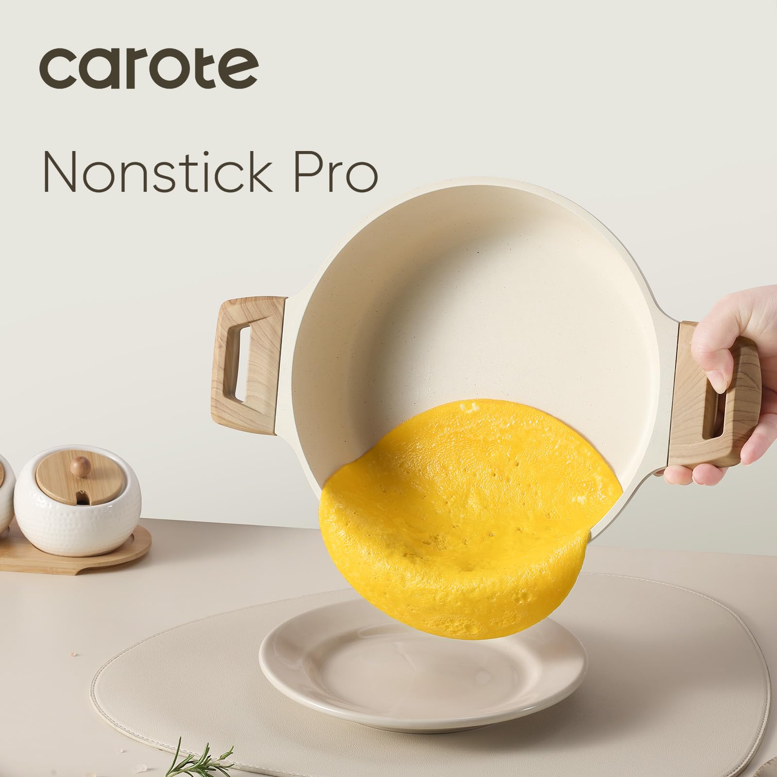 CAROTE side profile displaying sturdy handles and shallow depth for even heating
