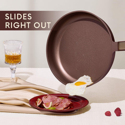 CAROTE silicone lid pressed on saucepan showing airtight seal to retain moisture and aroma