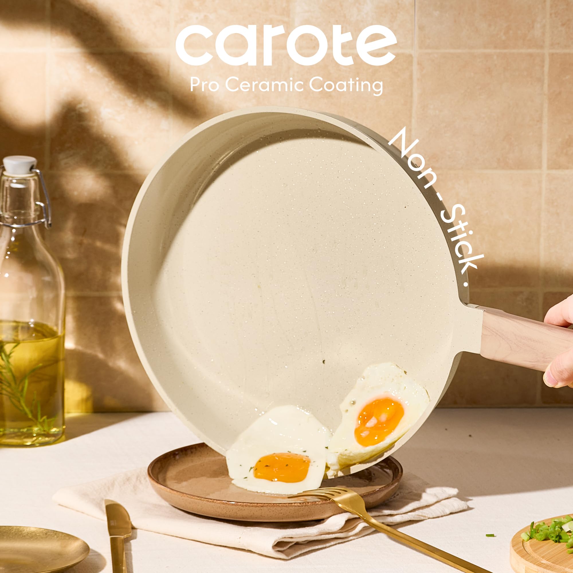 CAROTE silicone lid close-up showing airtight seal that locks in moisture