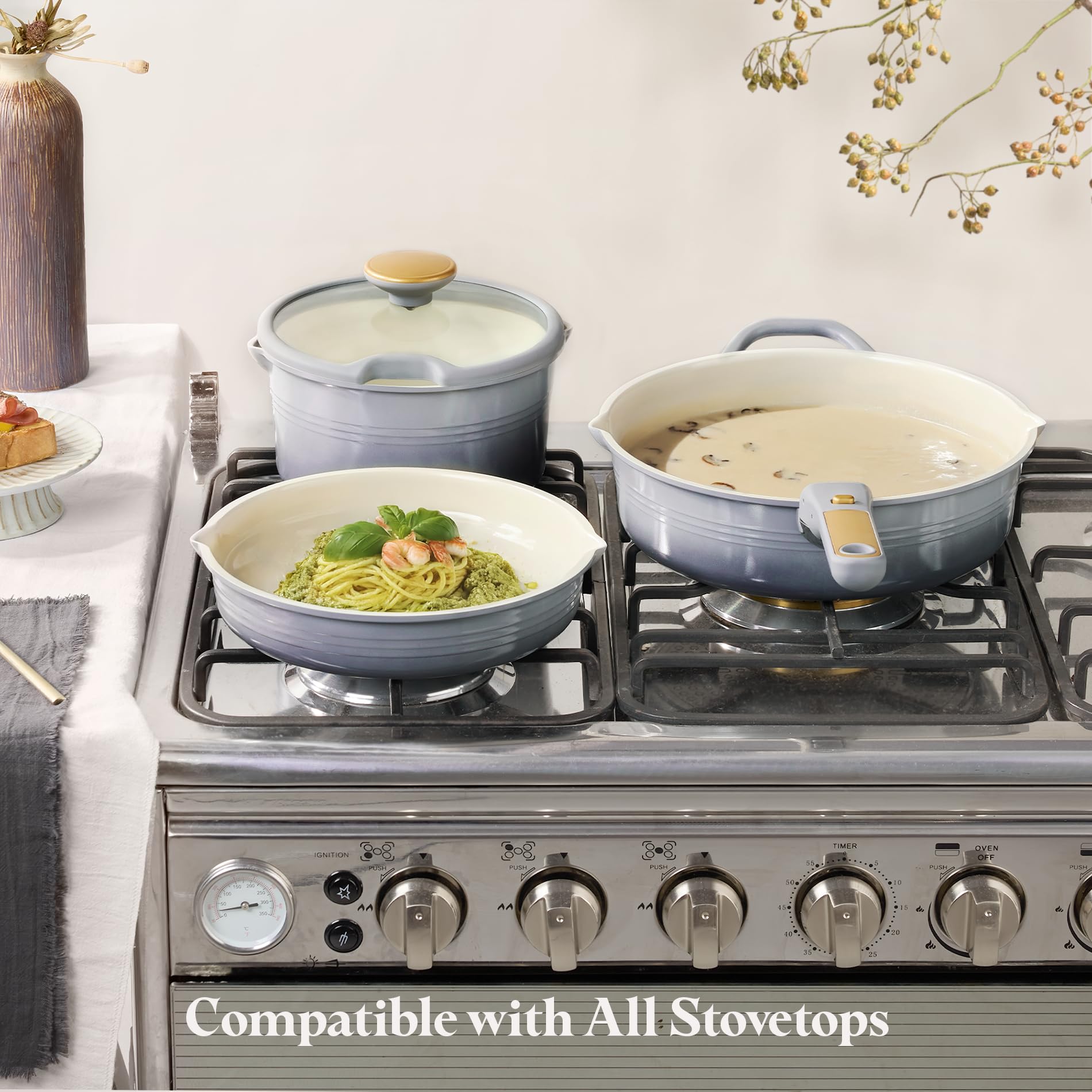 CAROTE size comparison with utensils illustrating scale and practical fit