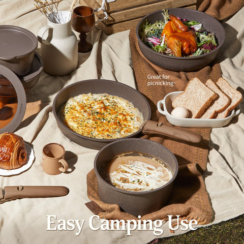 CAROTE utensils and trivets arranged showing ready-to-serve accessories and surface protection