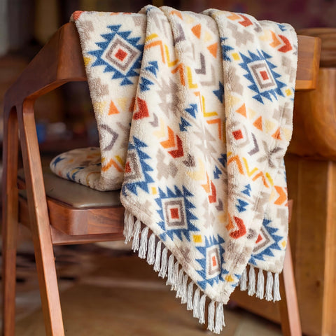 CASAAGUSTO woven pattern detail close-up demonstrating vibrant vintage design