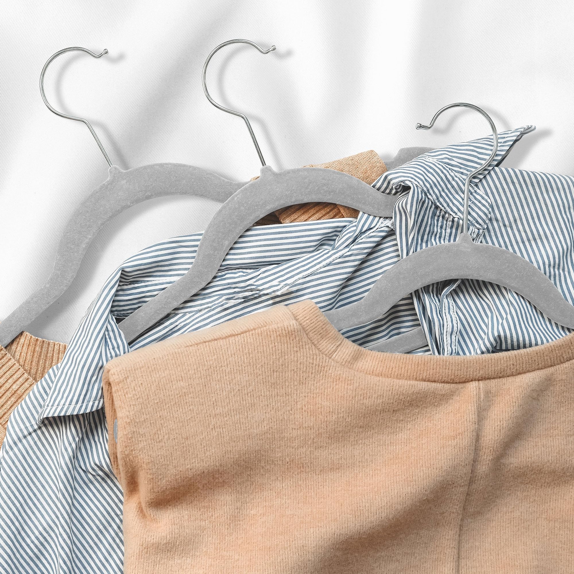 Casafield rounded hanger edge reducing shoulder bumps and fabric creases