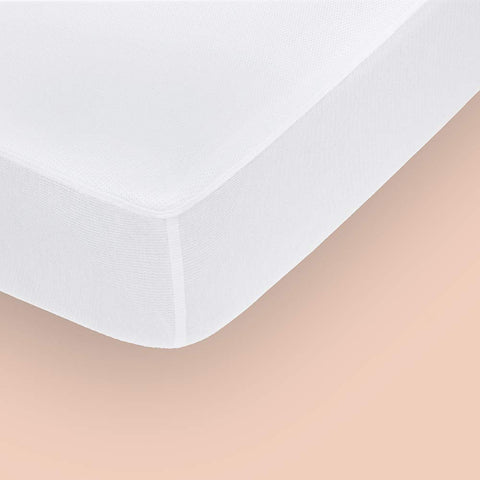 Casper elastic skirt detail demonstrating 360-degree fit and secure hold