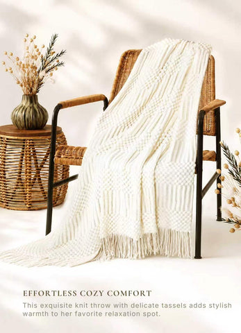 CASTATEO blanket texture close-up highlighting soft warmth and comfort