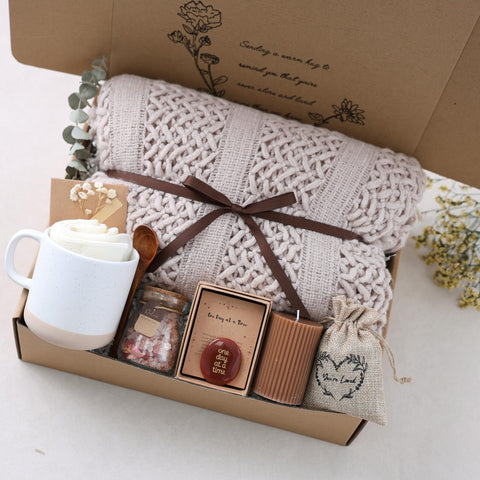 CASTATEO premium gift box presentation showing all items, ready to give