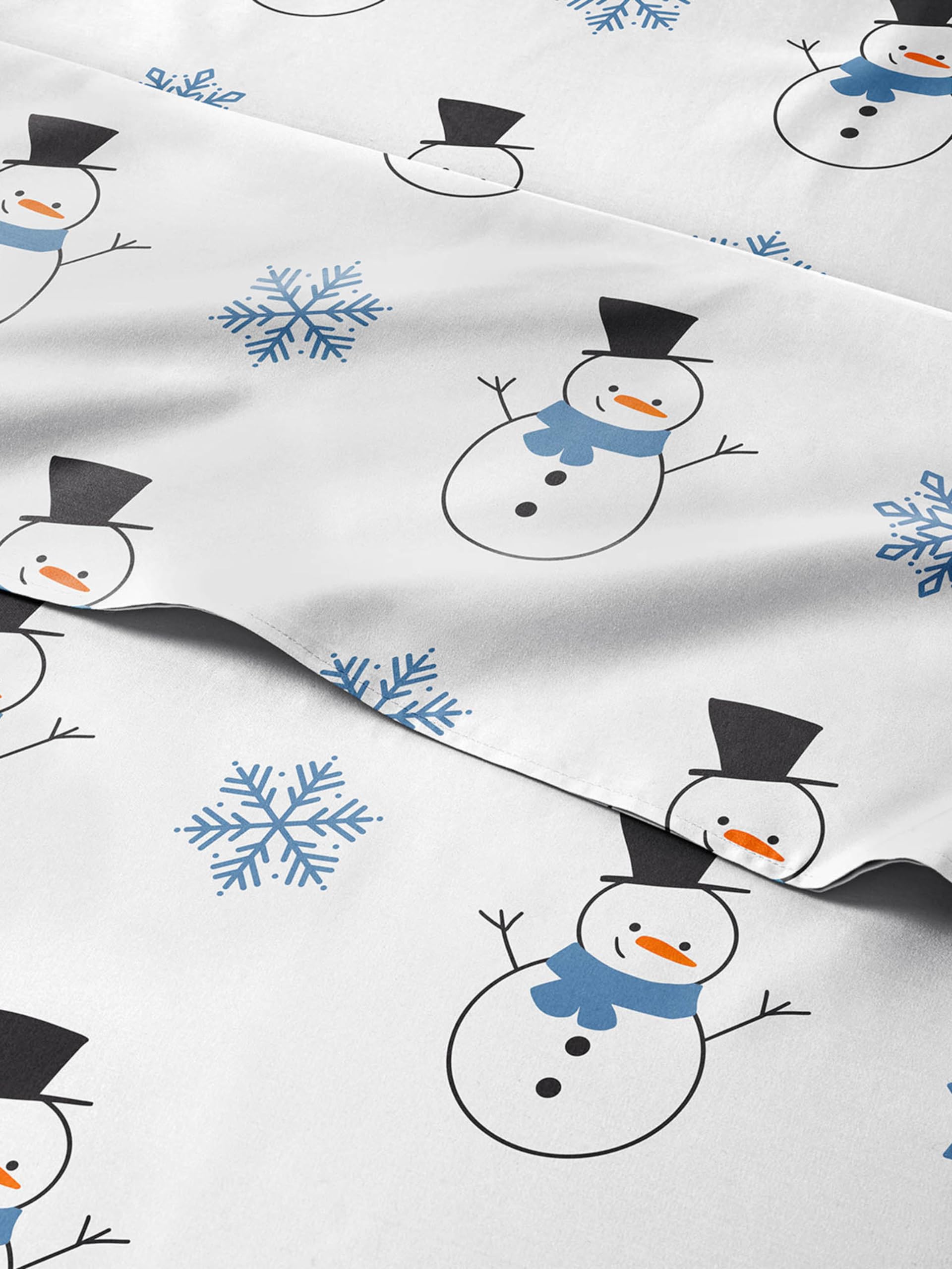 CGK Unlimited front view of snowman sheet set, seasonal style on bed