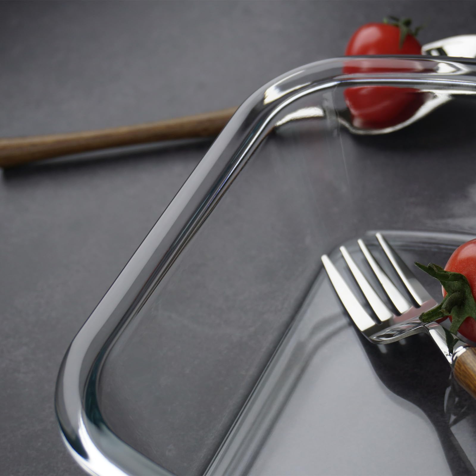 CGNWEEPS top view with transparent lid highlighting easy food visibility