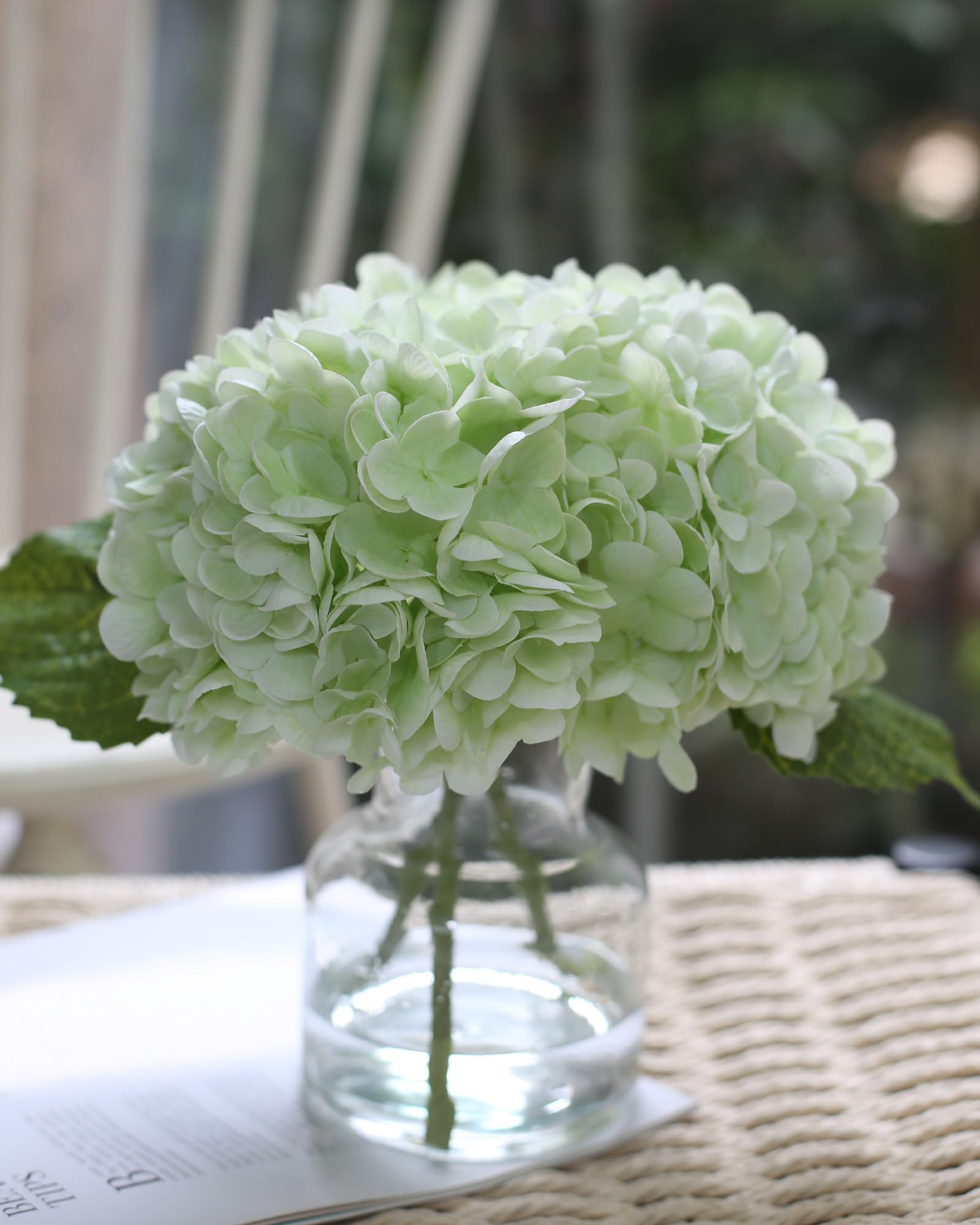 CHASMILE vase placed on a dining table showing stylish centerpiece benefit