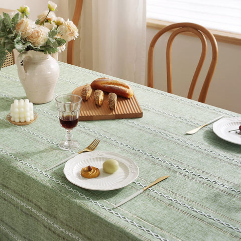 Chassic scale comparison with dinnerware to show 60x84 inch fit for 6–8 seats
