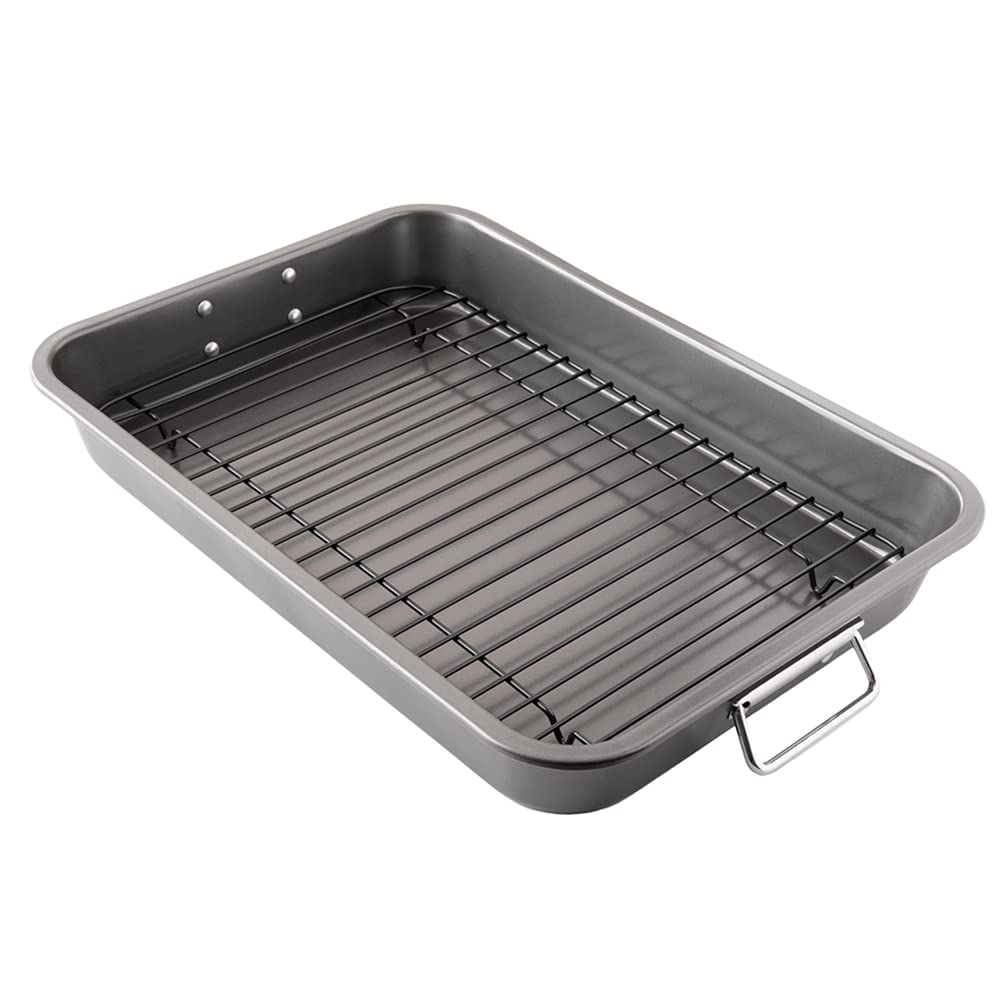 Chef Pomodoro front view of pan with rack showing capacity and stability