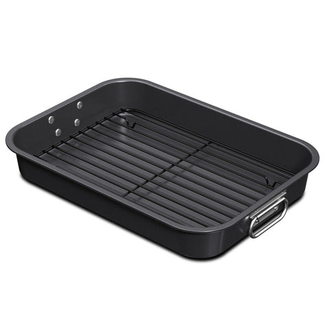 CHEFMADE front view of pan showing sturdy shape and capacity benefit