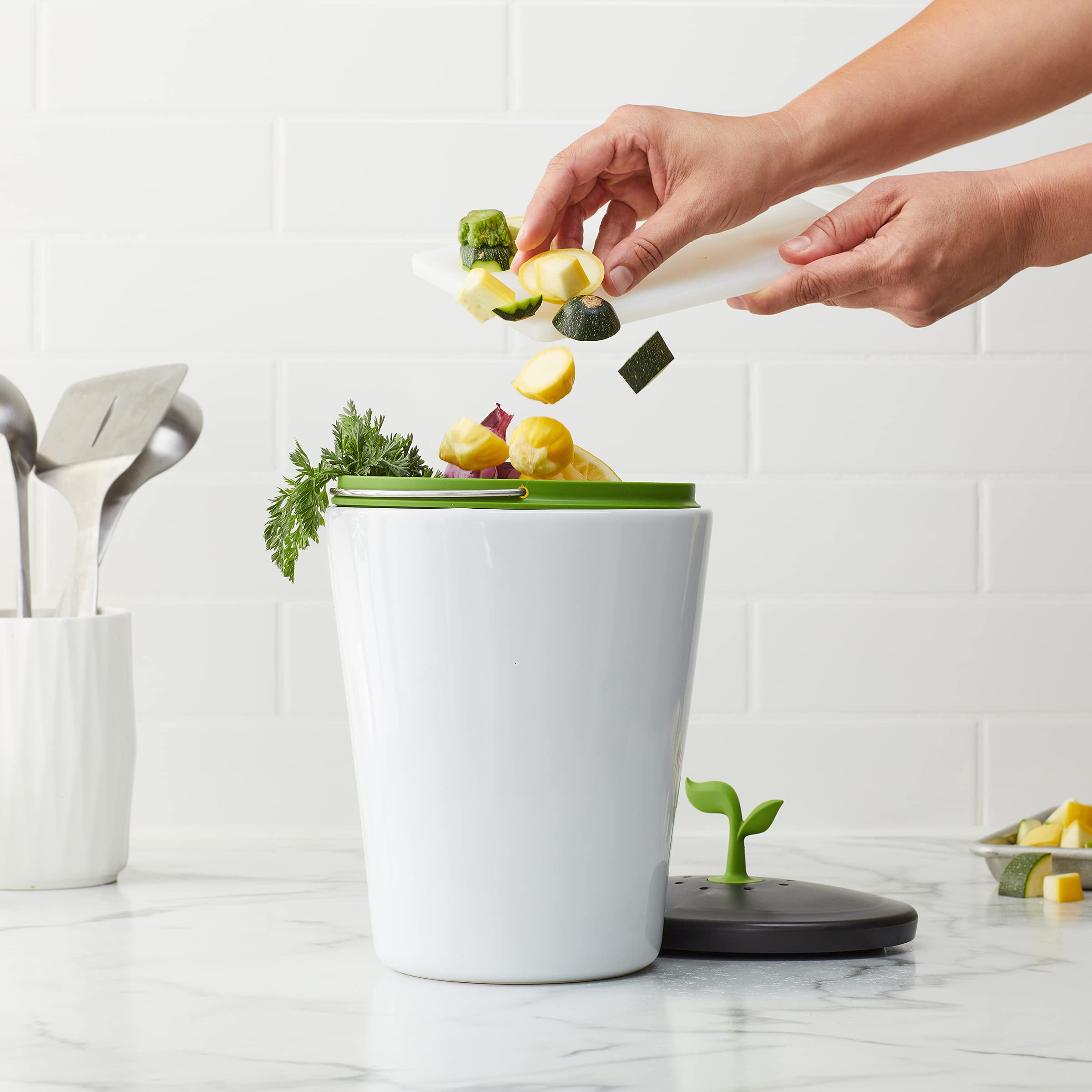Chef'n EcoCrock inner bucket removed demonstrating easy emptying and mess‑free transfer benefit