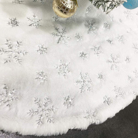 CHICHIC front view of 48 inch white tree skirt showing full round design and plush look