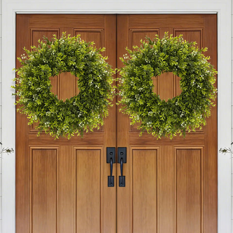 Chiyinbao wreath decorated with ribbon illustrating seasonal styling