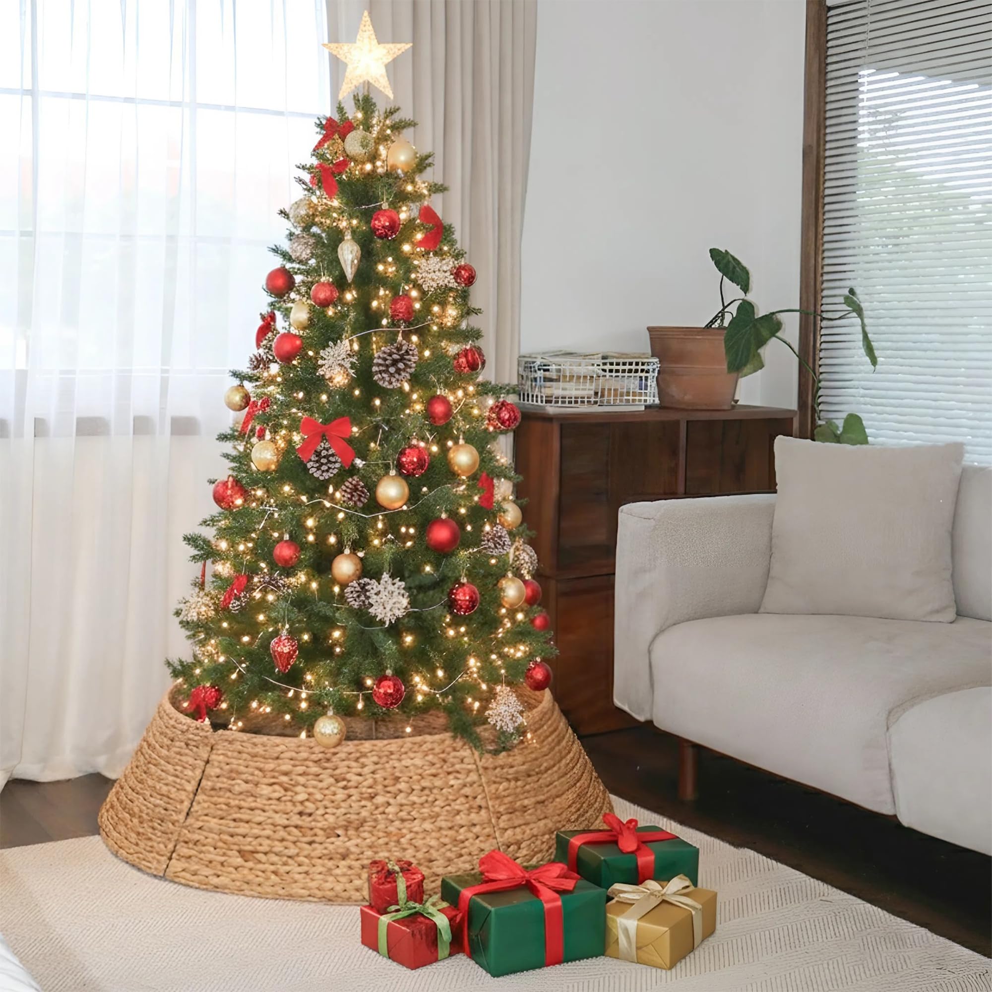ChumDecor collar styled with wrapped presents for cohesive décor