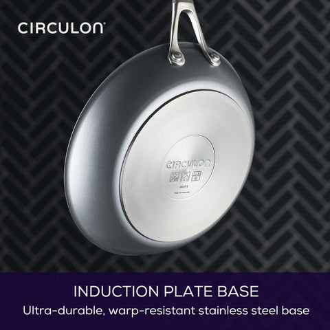 Circulon stockpot simmering soup to show large-capacity cooking and even heat