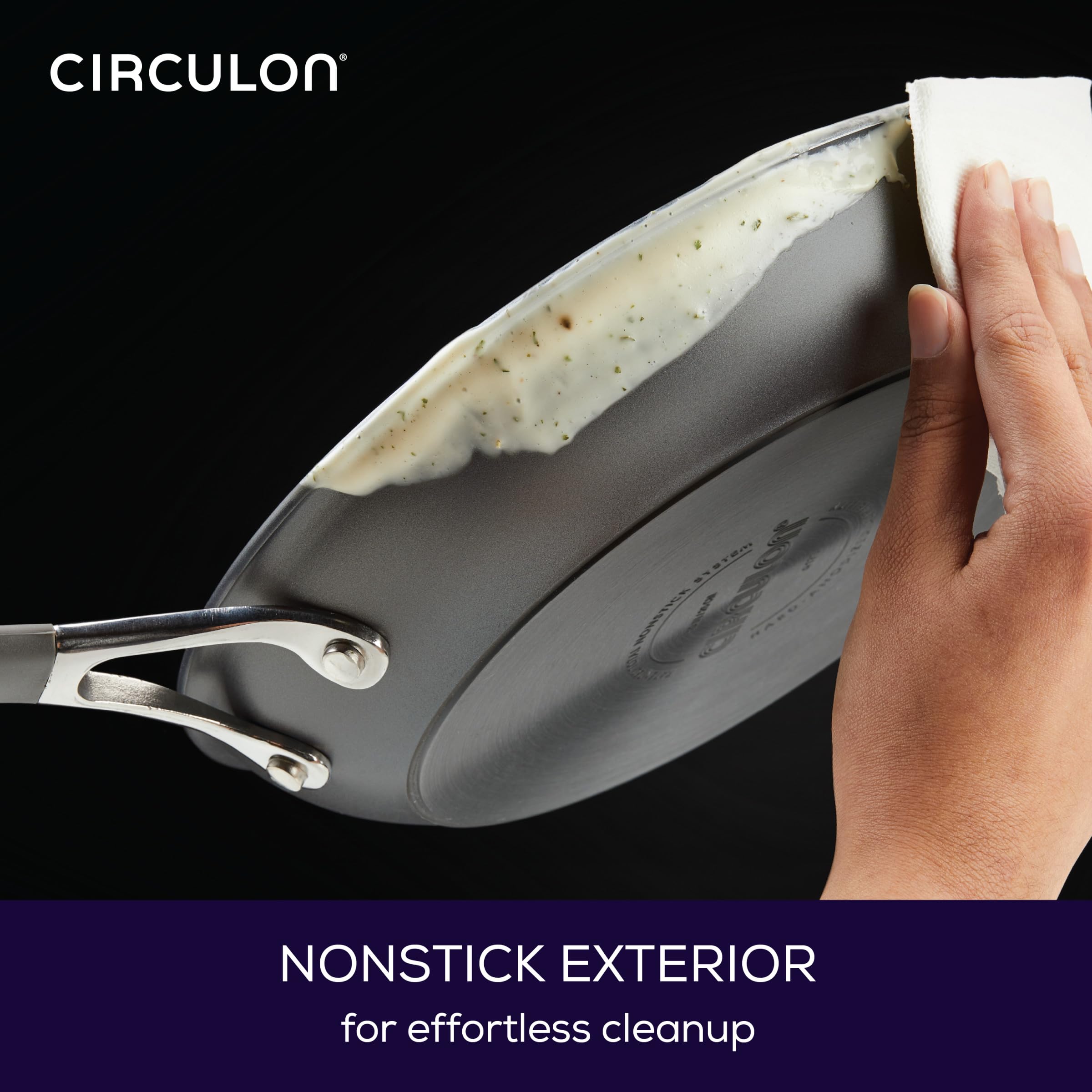Circulon Radiance helper handle focus demonstrating two-handed lifting support