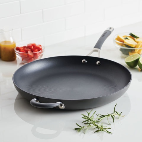 Circulon Radiance on gas stovetop showing even heating across the pan