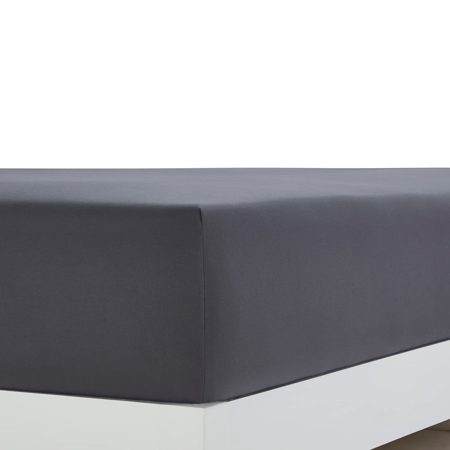 Clara Clark fitted sheet on deep mattress demonstrating secure deep-pocket fit