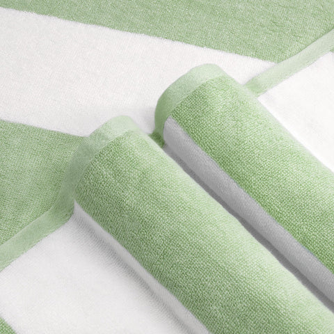 CLOWOOD close-up of terry loops highlights plush cotton texture and absorbency