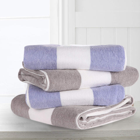 CLOWOOD towel spread on beach lounge demonstrating sand resistance and comfort