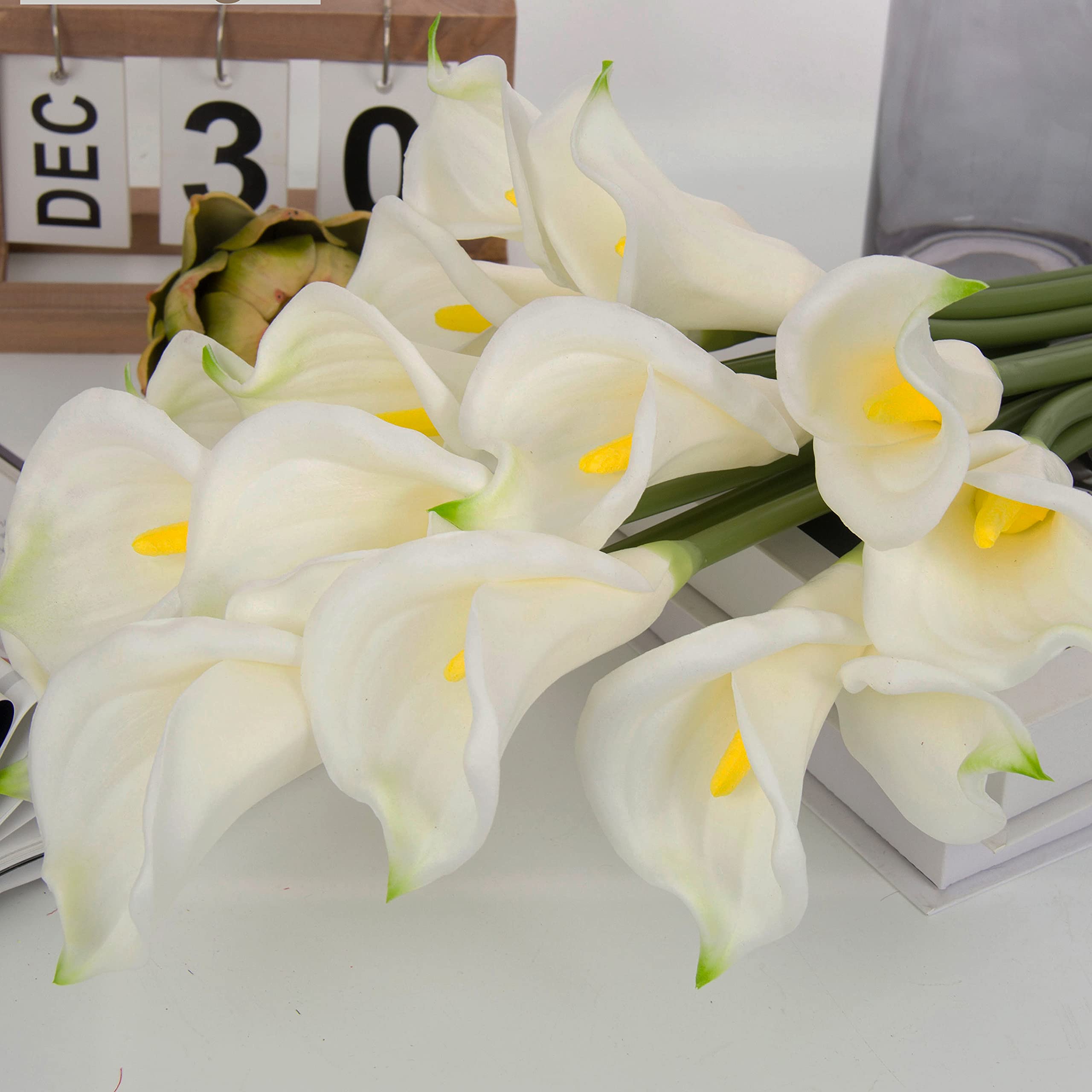 cn-Knight wedding centerpiece display showing styled stems creating lasting decor