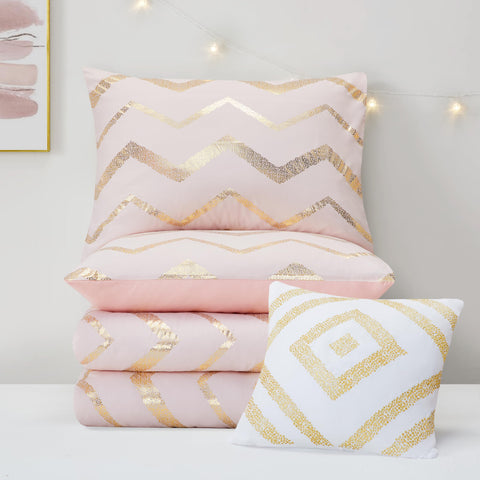 Codi comforter in washing machine illustrating easy-care, machine-washable convenience