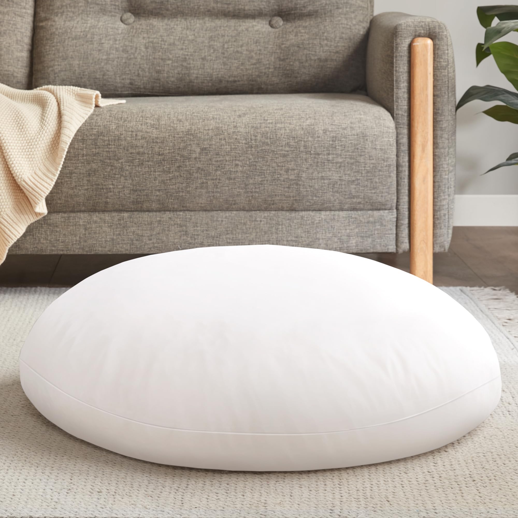 Codi round insert front view showing full 32-inch shape and comfortable support