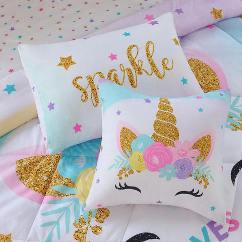 Cokouchyi styled girl's bedroom with bedding for charming decor