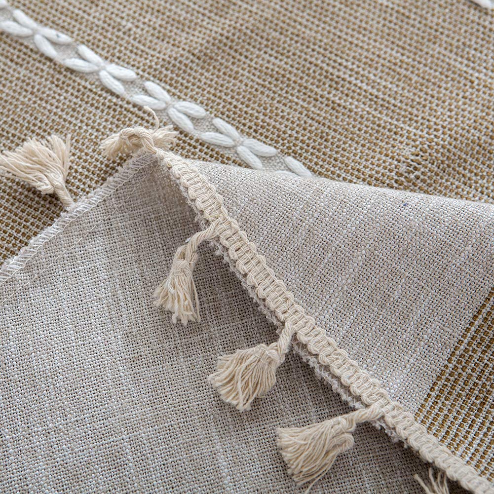ColorBird neatly folded tablecloth illustrating easy storage and space-saving benefit