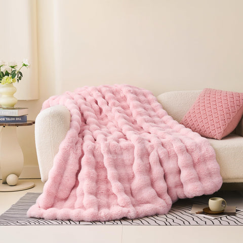 Comelady reversible sides displayed to show faux fur and flannel benefits