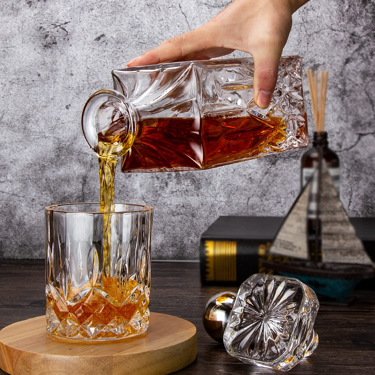 Comfome decanter in gift box showing ready-to-gift presentation benefit