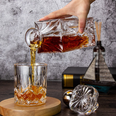 Comfome decanter in gift box showing ready-to-gift presentation benefit