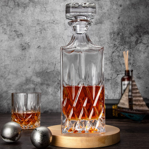 Comfome decanter with standard rocks glass for size comparison benefit