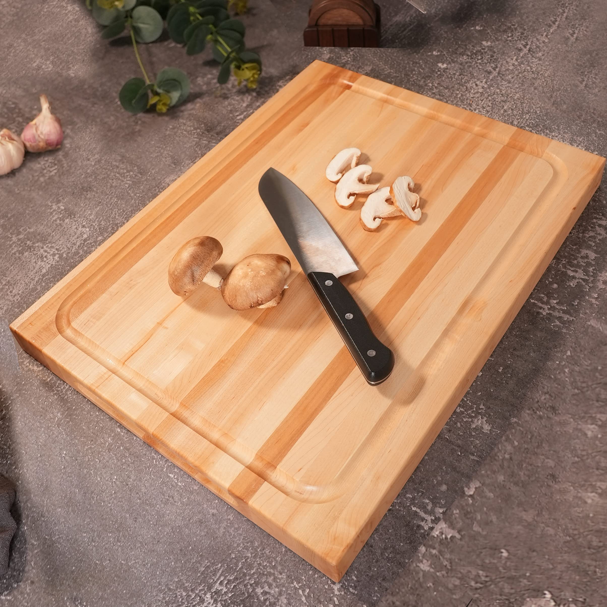 CONSDAN close-up of maple grain texture preserving knife edges during chopping