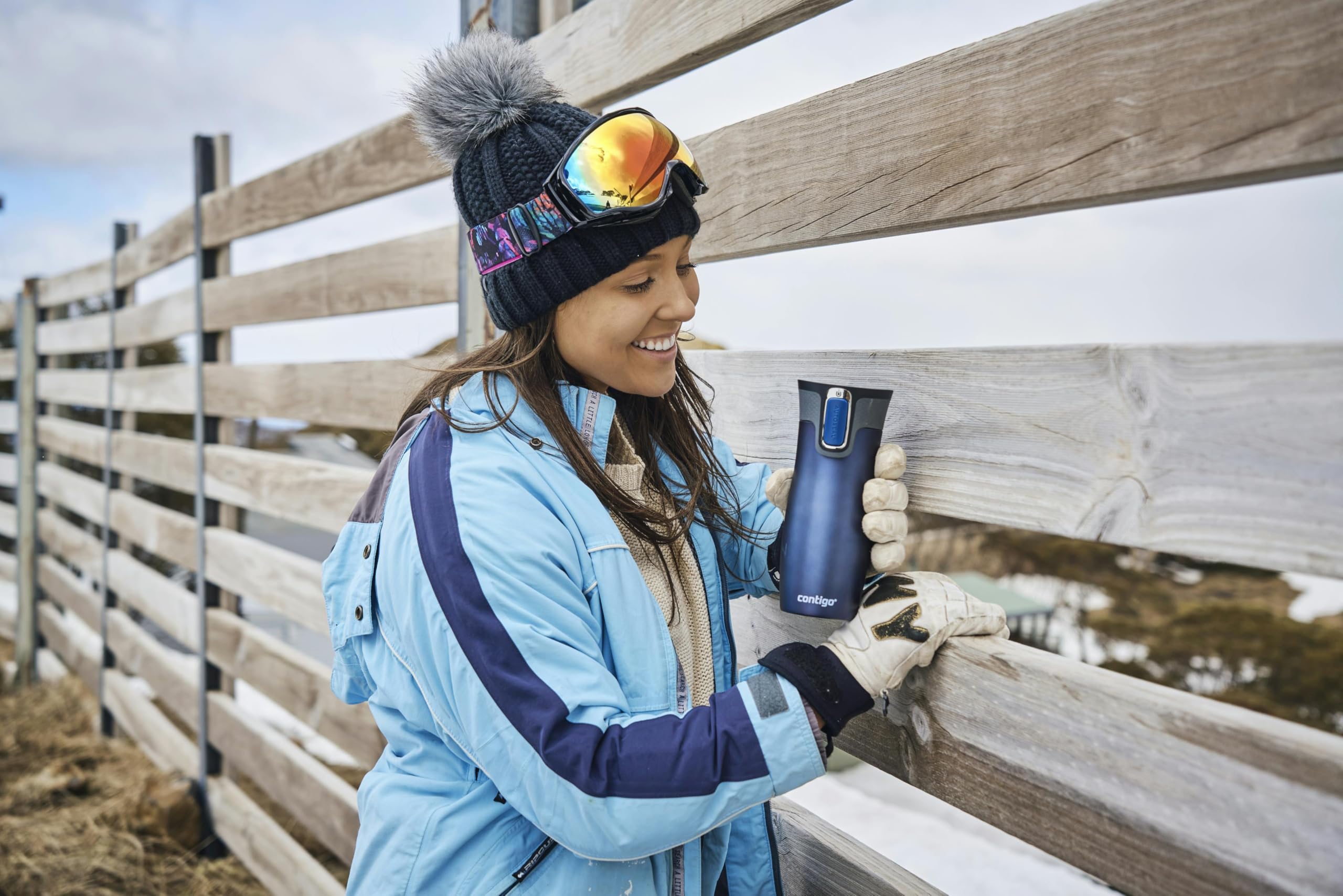 Contigo West Loop beside a water bottle showing 470 ml capacity comparison benefit